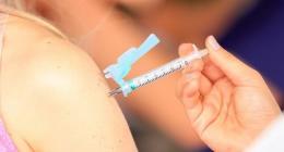 Covid-19: benefício da vacinação de adolescentes é maior que eventuais riscos de eventos adversos