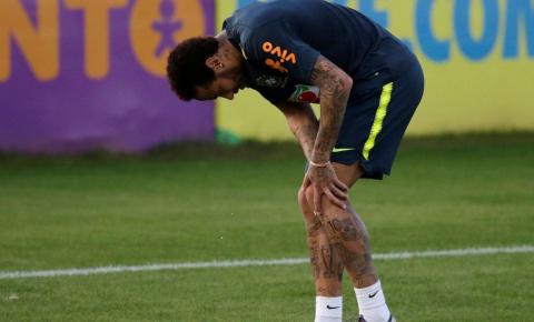 Neymar se recupera de desconforto no joelho e volta a treinar